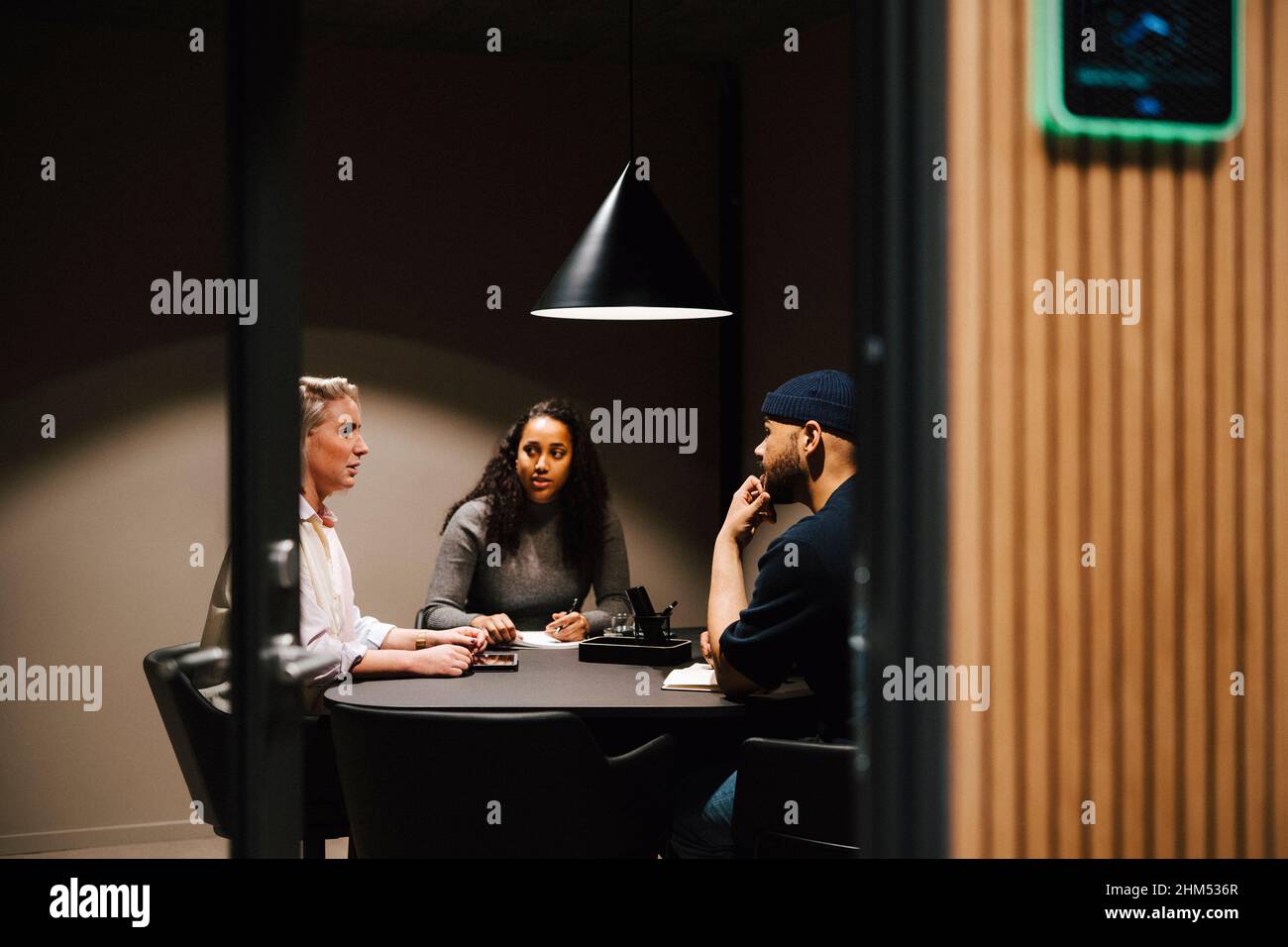 Industry meeting place hi-res stock photography and images - Alamy