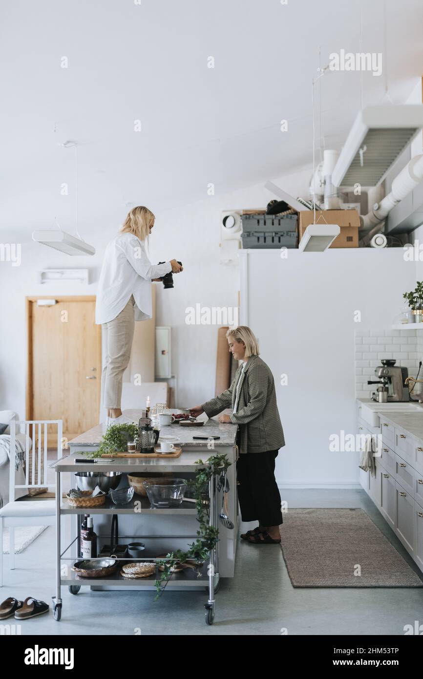 Kitchen styling hi-res stock photography and images - Alamy