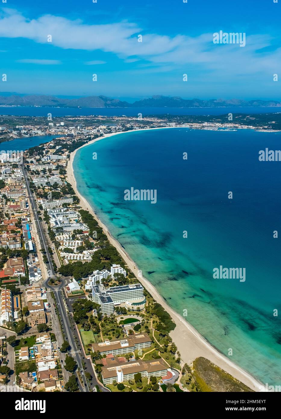 Aerial view, Alcudia, turquoise water on Alcudia beach, Platja d'Alcudia,  empty beach due to corona pandemic, aneta (Sa), Mallorca, Balearic Island,  B Stock Photo - Alamy