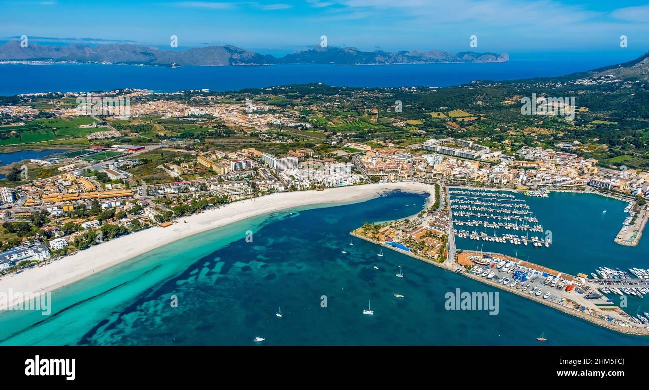 Aerial view, Alcudia, turquoise water on Alcudia beach, Platja d'Alcudia, empty beach due to corona pandemic, aneta (Sa), Mallorca, Balearic Island, B Stock Photo