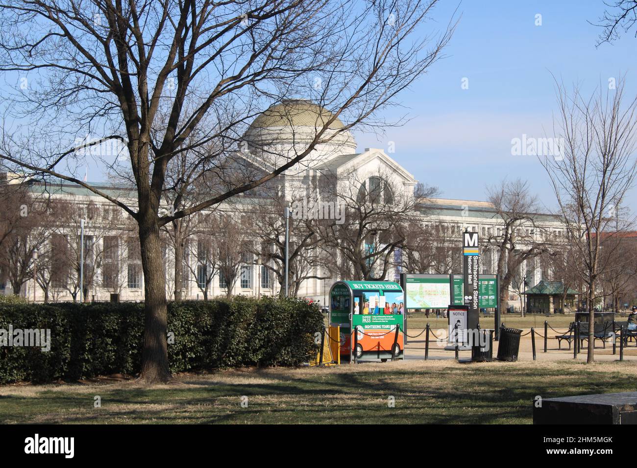 Smithsonian Station exit in front of National Museum of Natural History Stock Photo