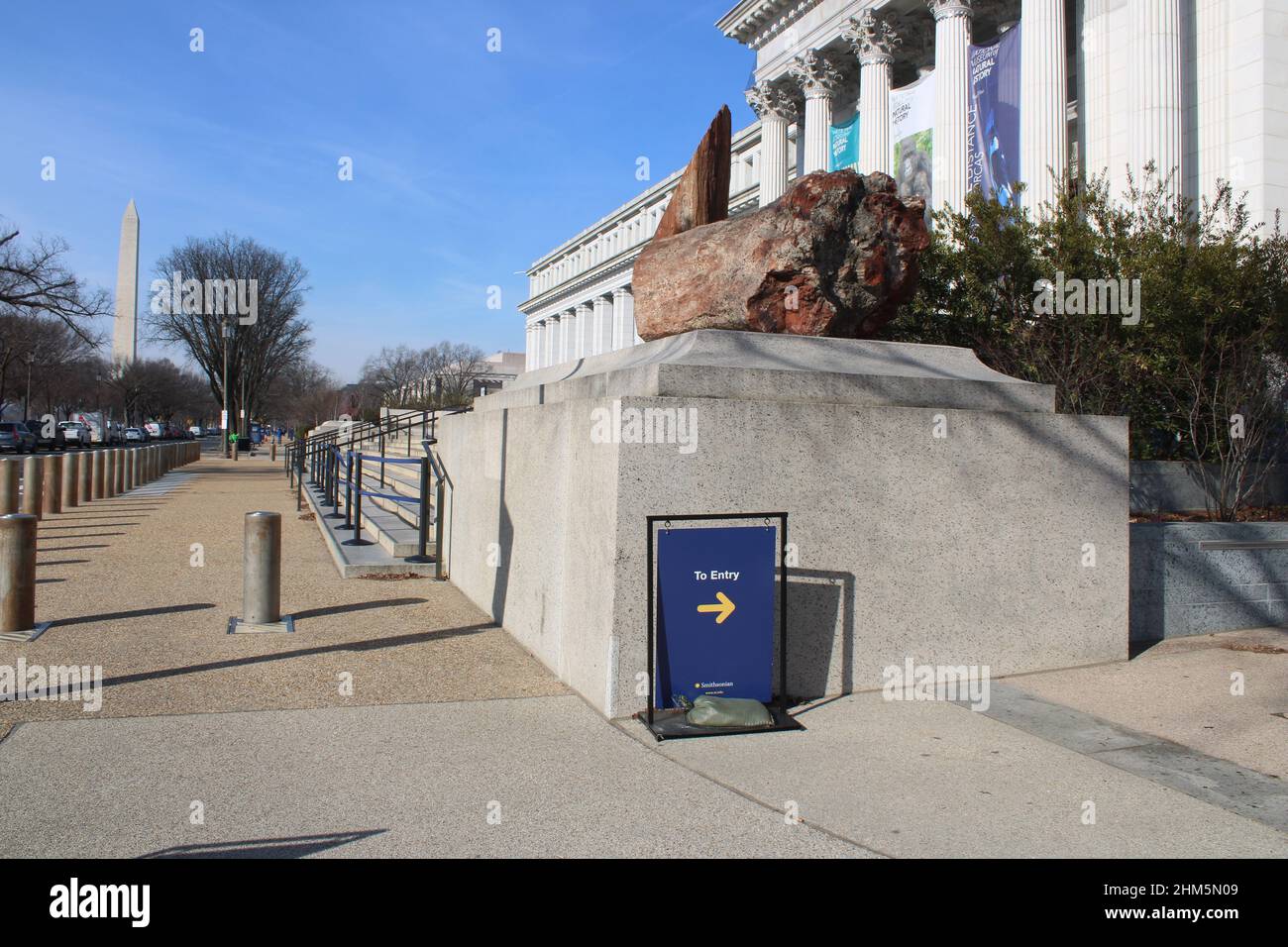 SMITHSONIAN NATIONAL MUSEUM OF NATURAL HISTORY ENTRANCE visual data 4