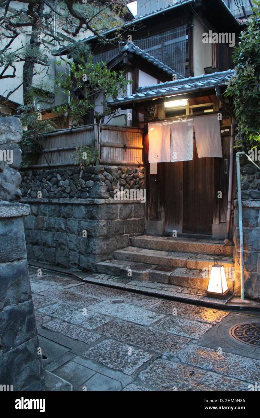 alley and traditional house in kyoto (japan Stock Photo - Alamy