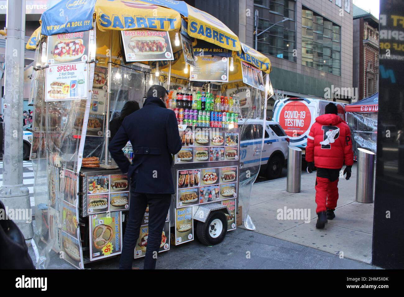 Iconic Sabrett hotdog stand near COVID-19 testing station Stock Photo
