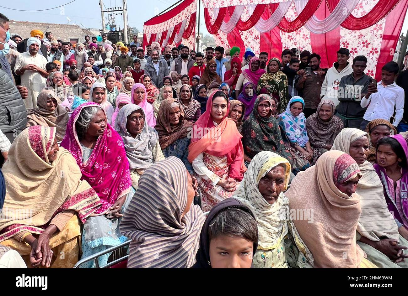 Bathinda, India. 07th Feb, 2022. BATHINDA, INDIA - FEBRUARY 7: Shiromani Akali Dal (SAD) MP Harsimrat Kaur Badal from Bathinda during Punjab Assembly Election Campaign at Lambi constituency on February 7, 2022 in Muktsar, India. (Photo by Sanjeev Kumar/Hindustan Times/Sipa USA) Credit: Sipa USA/Alamy Live News Stock Photo