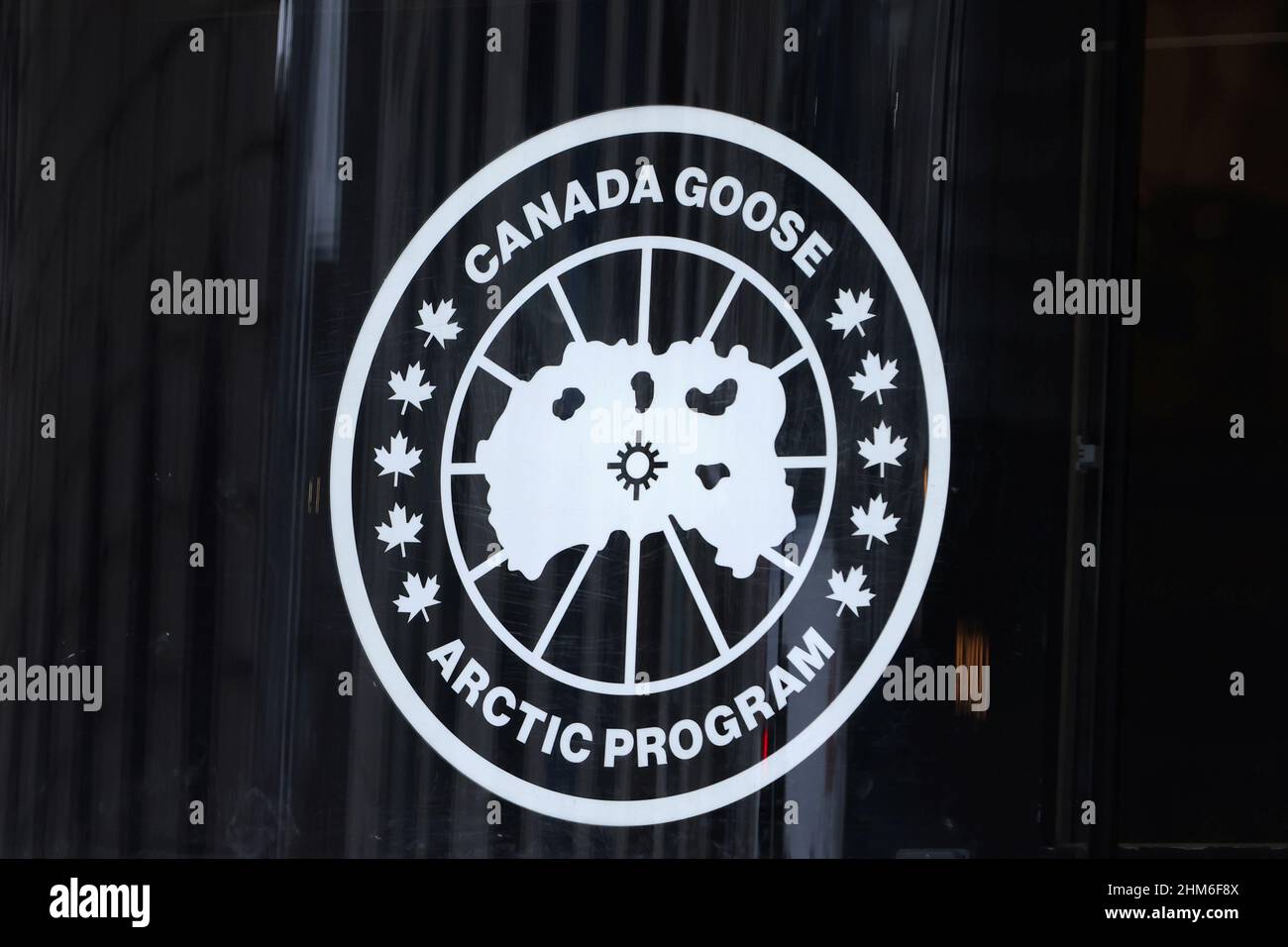 Canada goose logo hi-res stock photography and images - Alamy