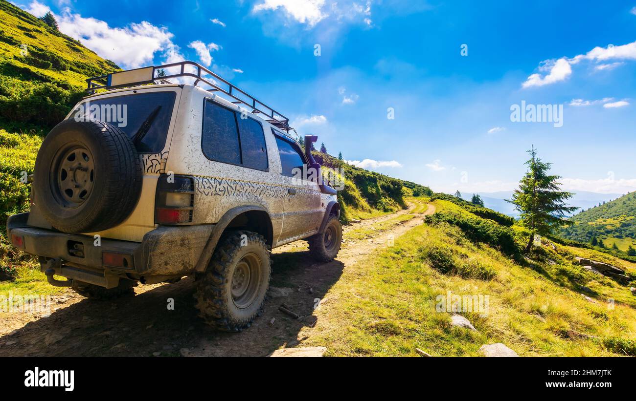 kvasy, ukraine - AUG 22, 2020: off road ready 3 door mitsubishi pajero ...