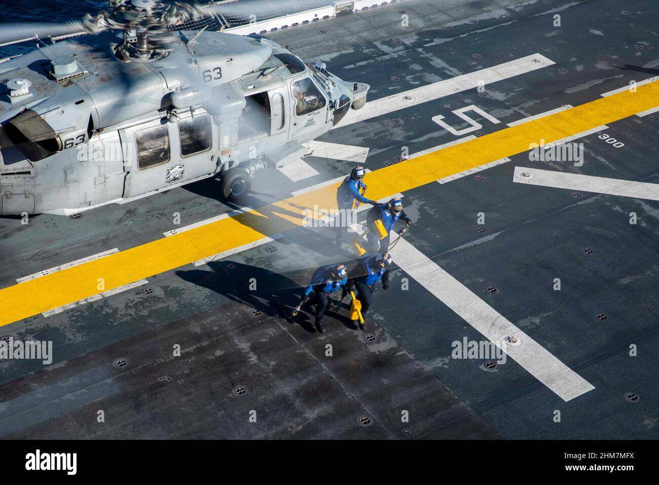 Tie down chains hires stock photography and images Alamy