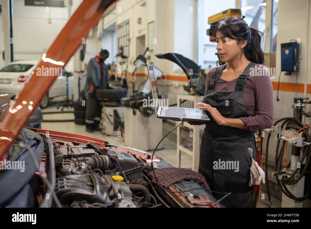 Woman auto mechanic hi-res stock photography and images - Page 3