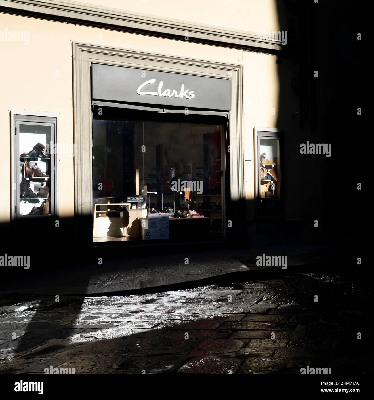 Shop window windows glass hi-res stock photography and images - Alamy