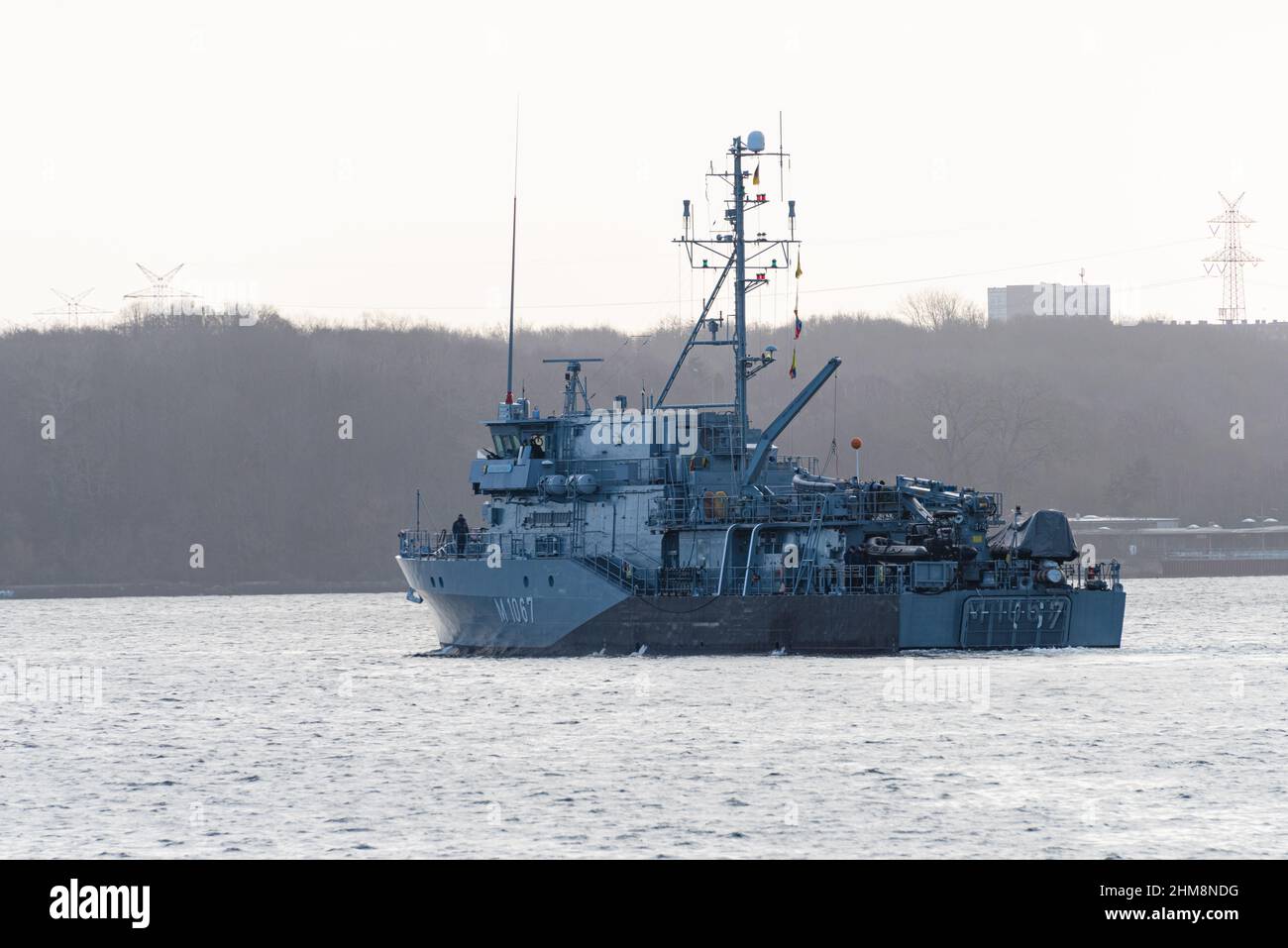 Marinestützpunkt Kiel. Das Minentauchereinsatzboot Bad Rappenau verlässt Heimathafen für einen NATO Einsatz unter dem Kommando von Korvettenkapitän Ja Stock Photo