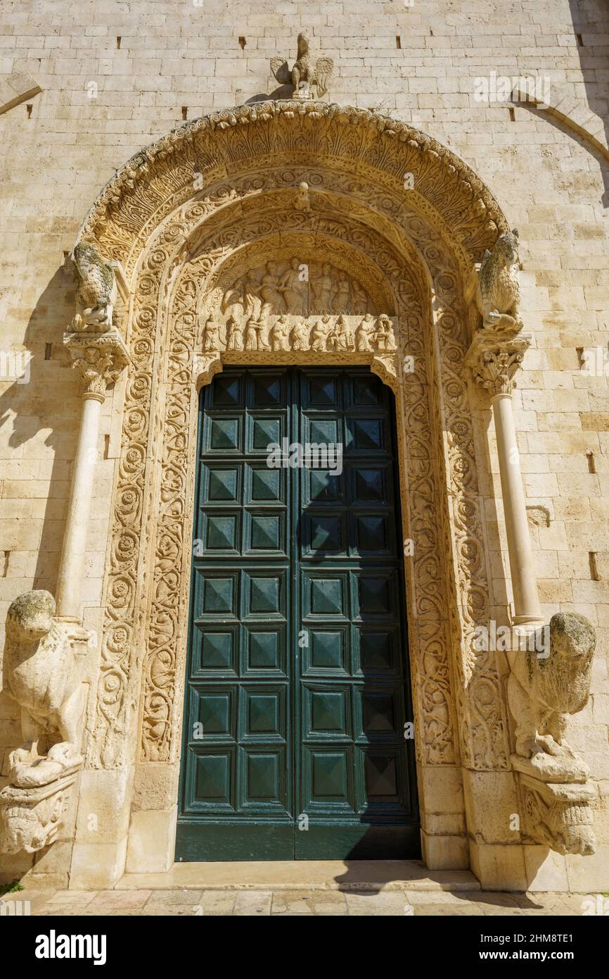 Bitonto, historic city in Bari province, Apulia, Italy: exterior of the  cathedral (duomo Stock Photo - Alamy