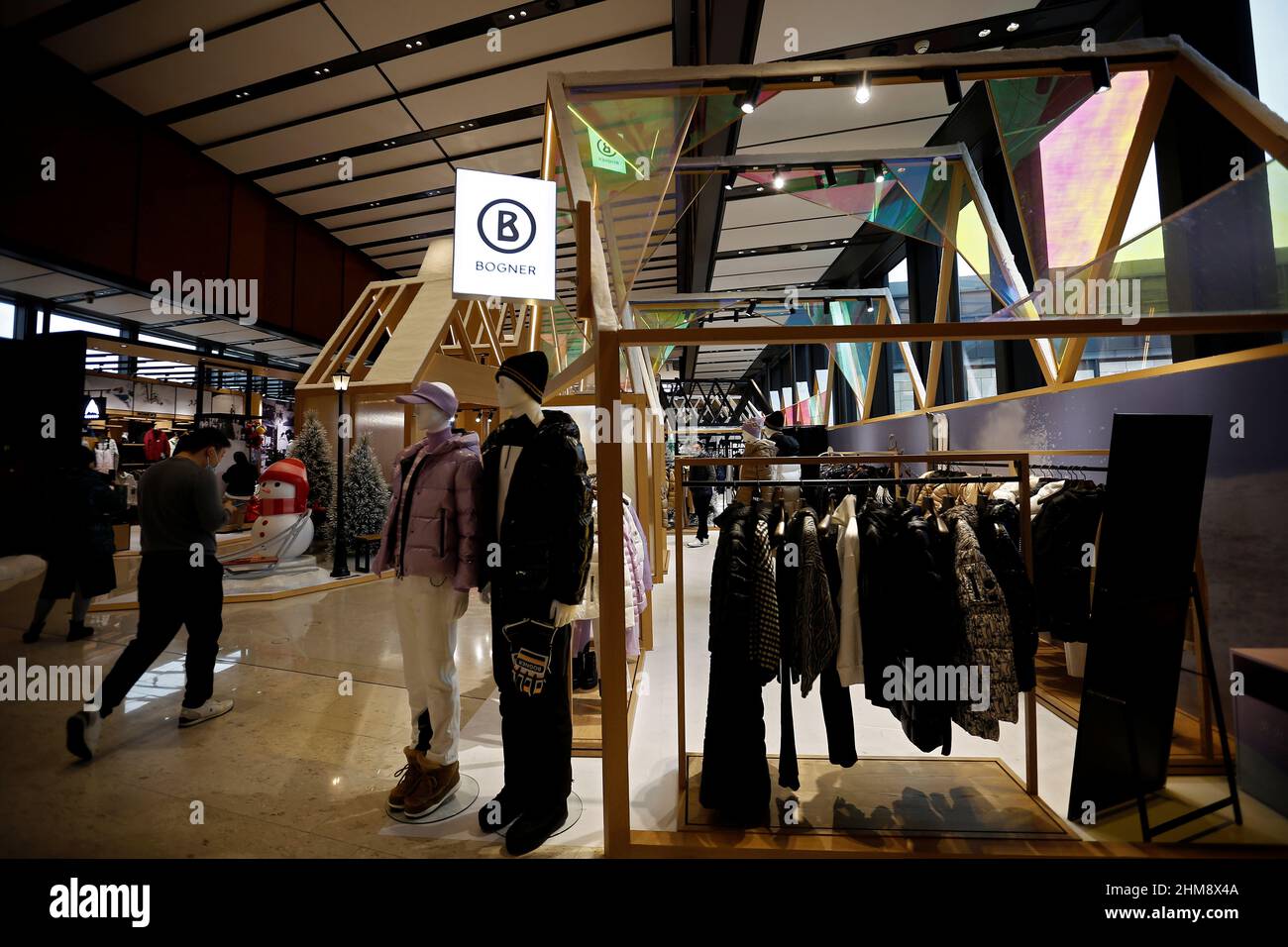 Pop up store in mall hi-res stock photography and images - Alamy
