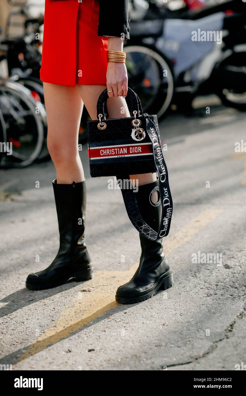 Street style, close up at Dior Spring Summer 2022 Haute Couture
