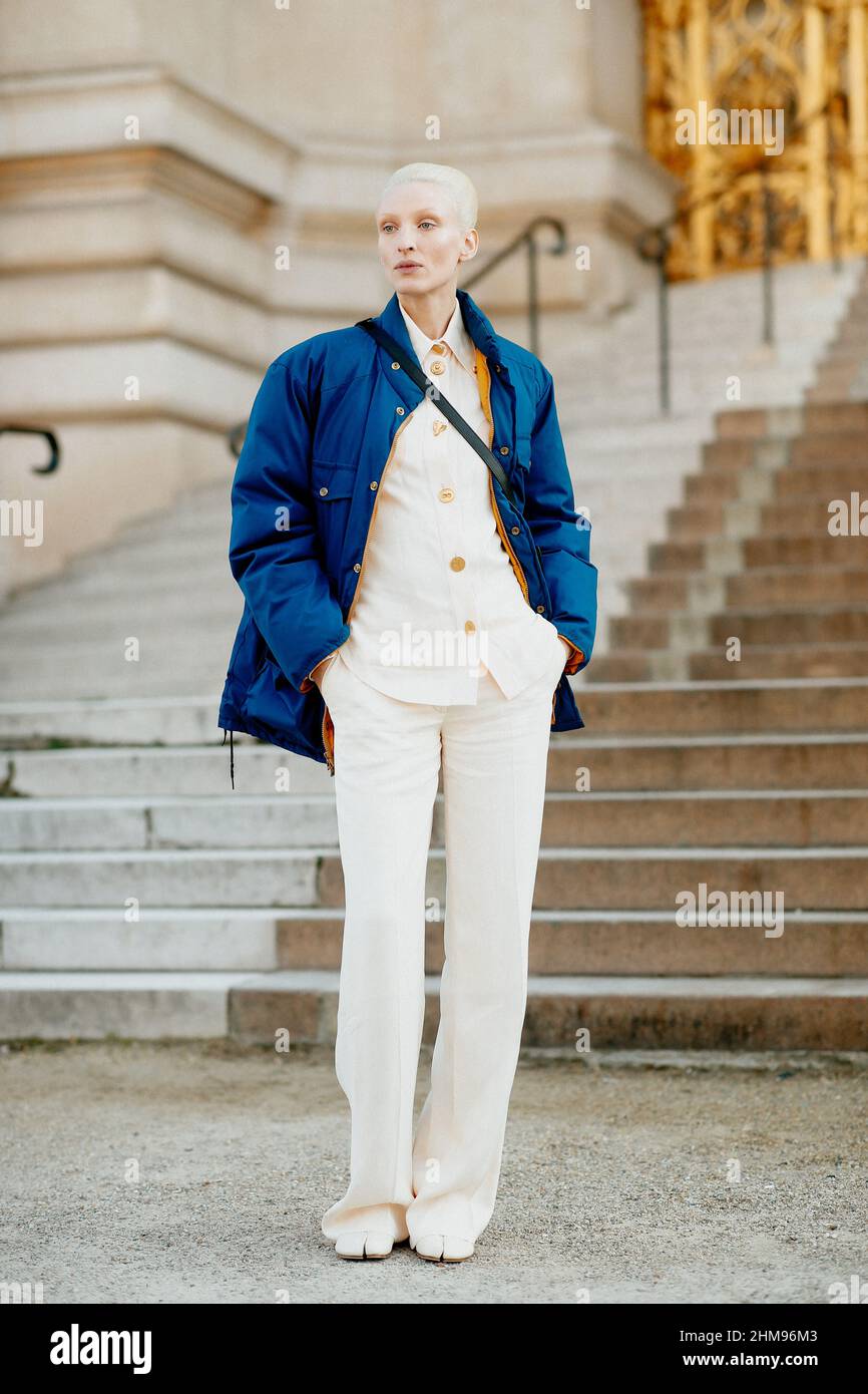 Street style, model Maggie Maurer after Schiaparelli Spring Summer 2022  Haute Couture show, held at Petit Palais, Paris, France, on January 24th,  2022. Photo by Marie-Paola Bertrand-Hillion/ABACAPRESS.COM Stock Photo -  Alamy