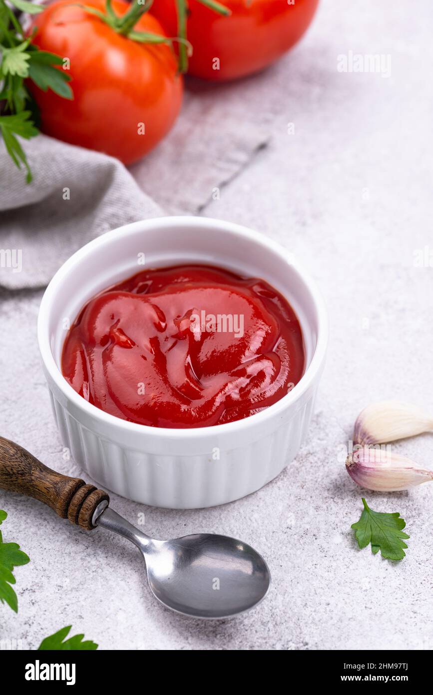 Fresh homemade tomato sauce with garlic Stock Photo Alamy