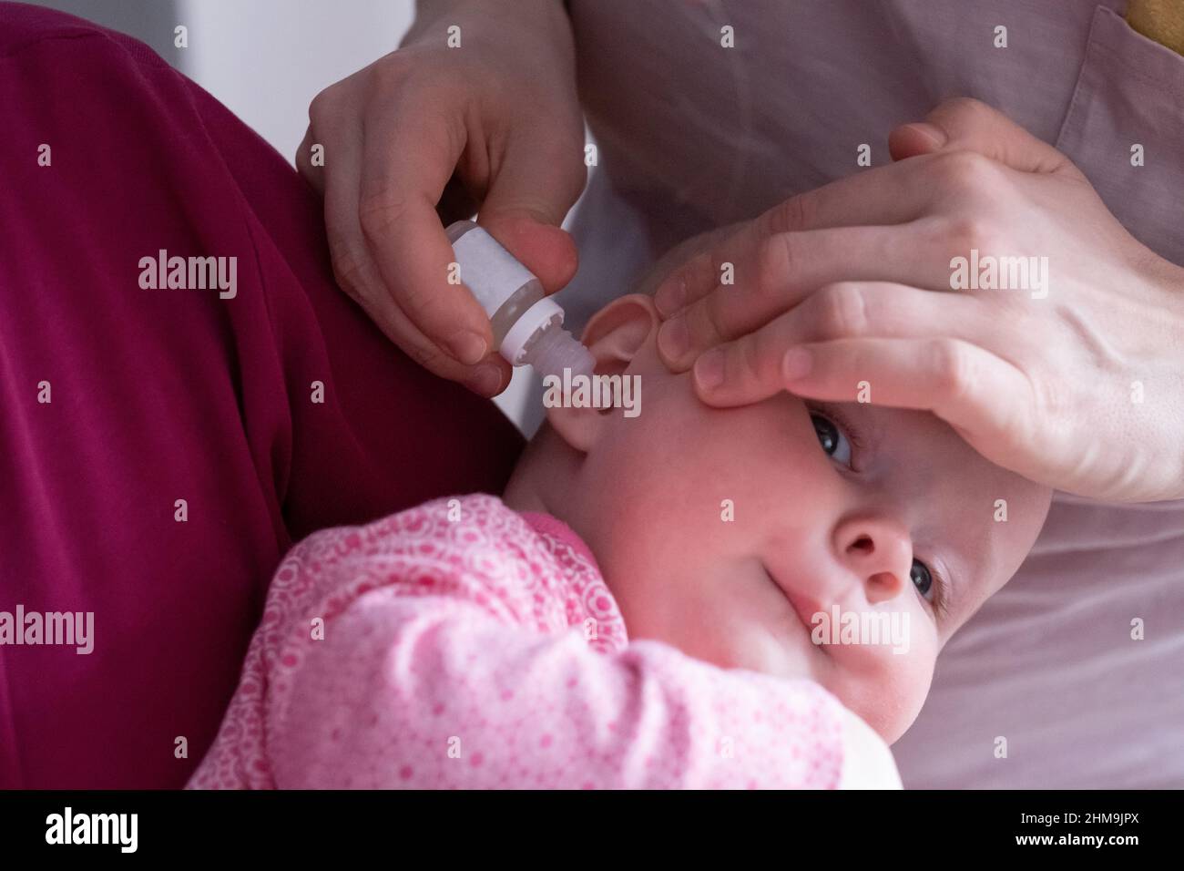 Baby ear drops hires stock photography and images Alamy
