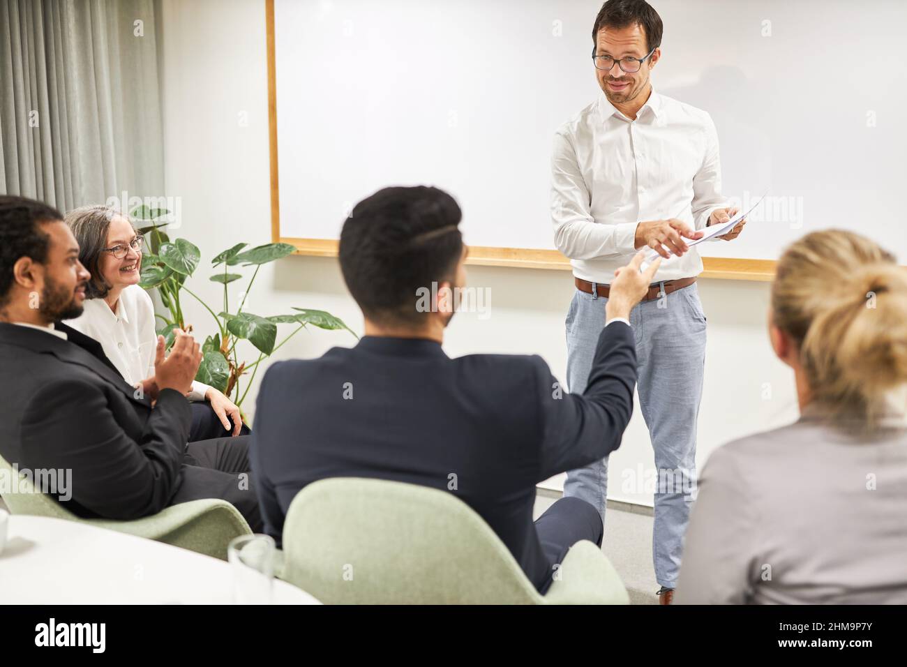 Tutorial discussion hi-res stock photography and images - Alamy