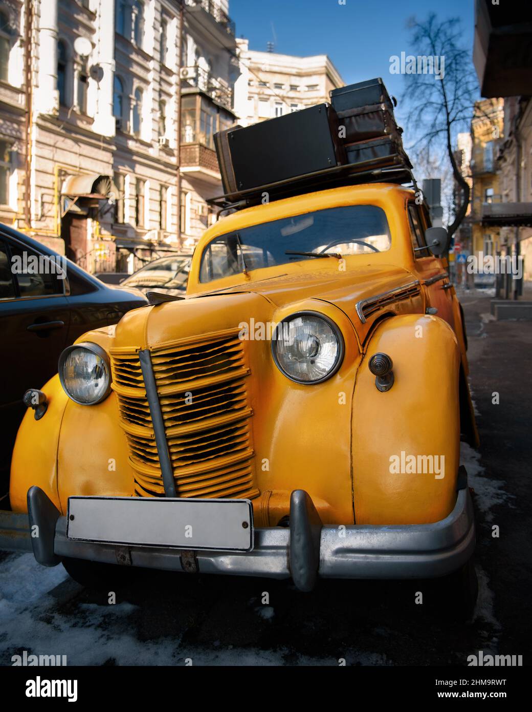 Vintage yellow car hi-res stock photography and images - Alamy