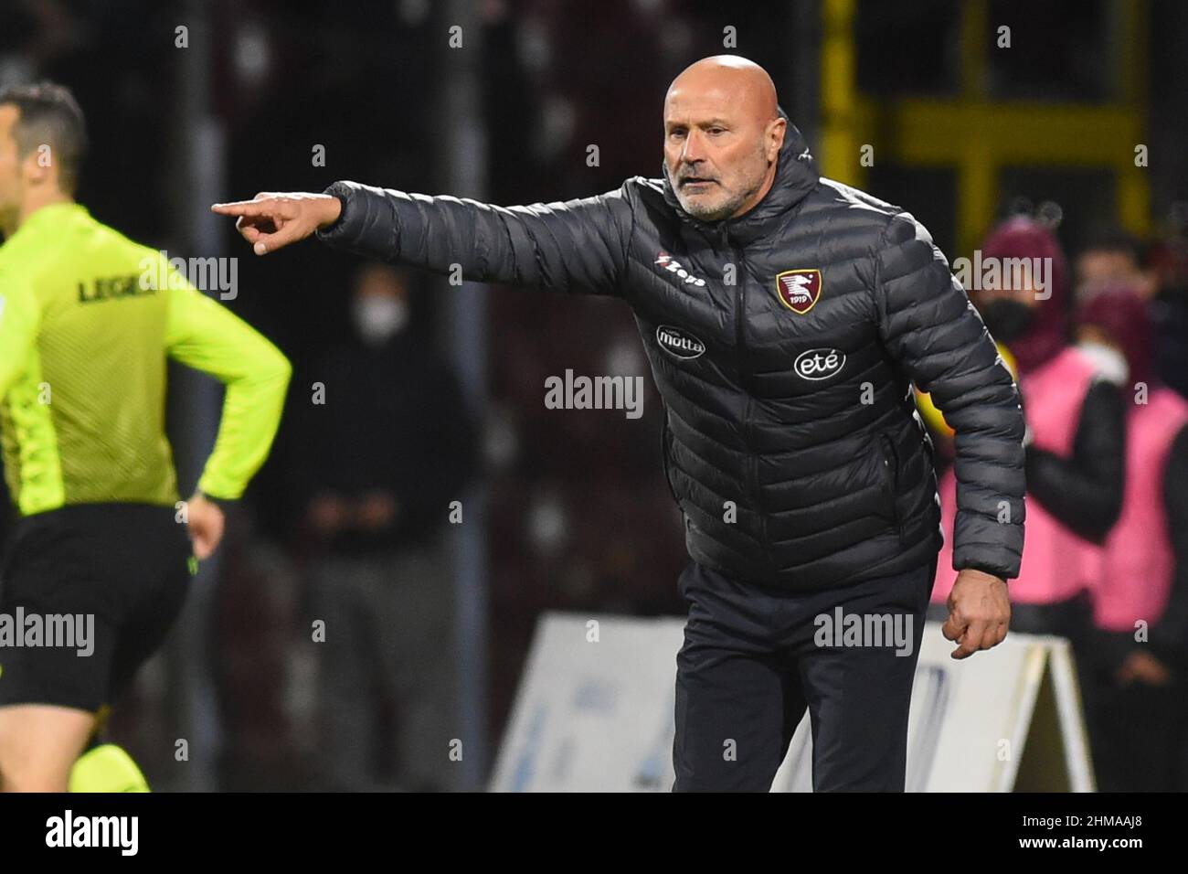Salerno, Italy. 07th Feb, 2022. (2/7/2022) Stefano Colantuono (US Salernitana 1919) meter gives orders to his team the Serie A between US. Salernitana 1919 - AC Spezia and at Stadio Arechi Final score: 2-2 (Photo by Agostino Gemito/Pacific Press/Sipa USA) Credit: Sipa USA/Alamy Live News Stock Photo