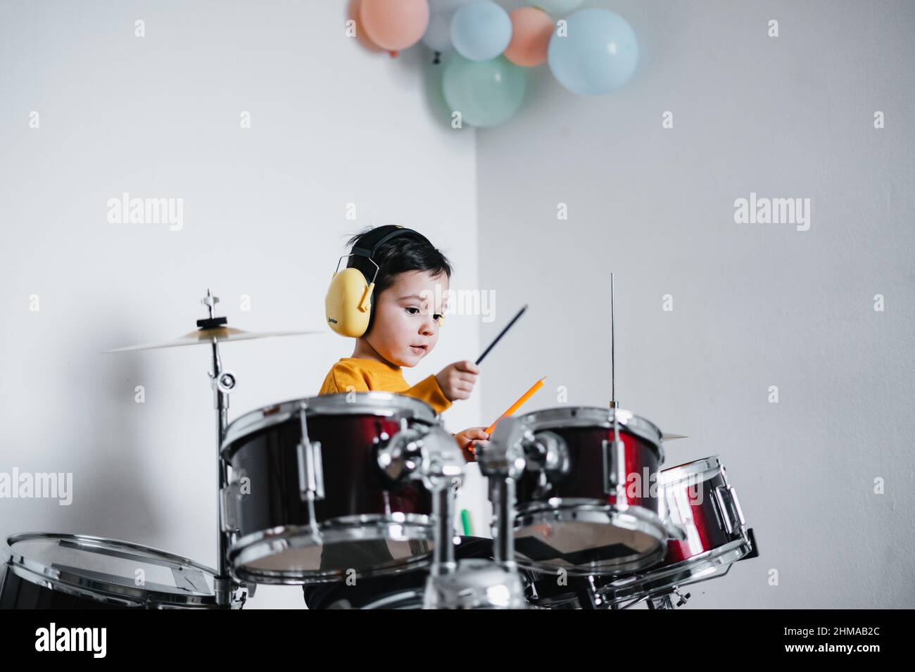 Play the drums hires stock photography and images Alamy