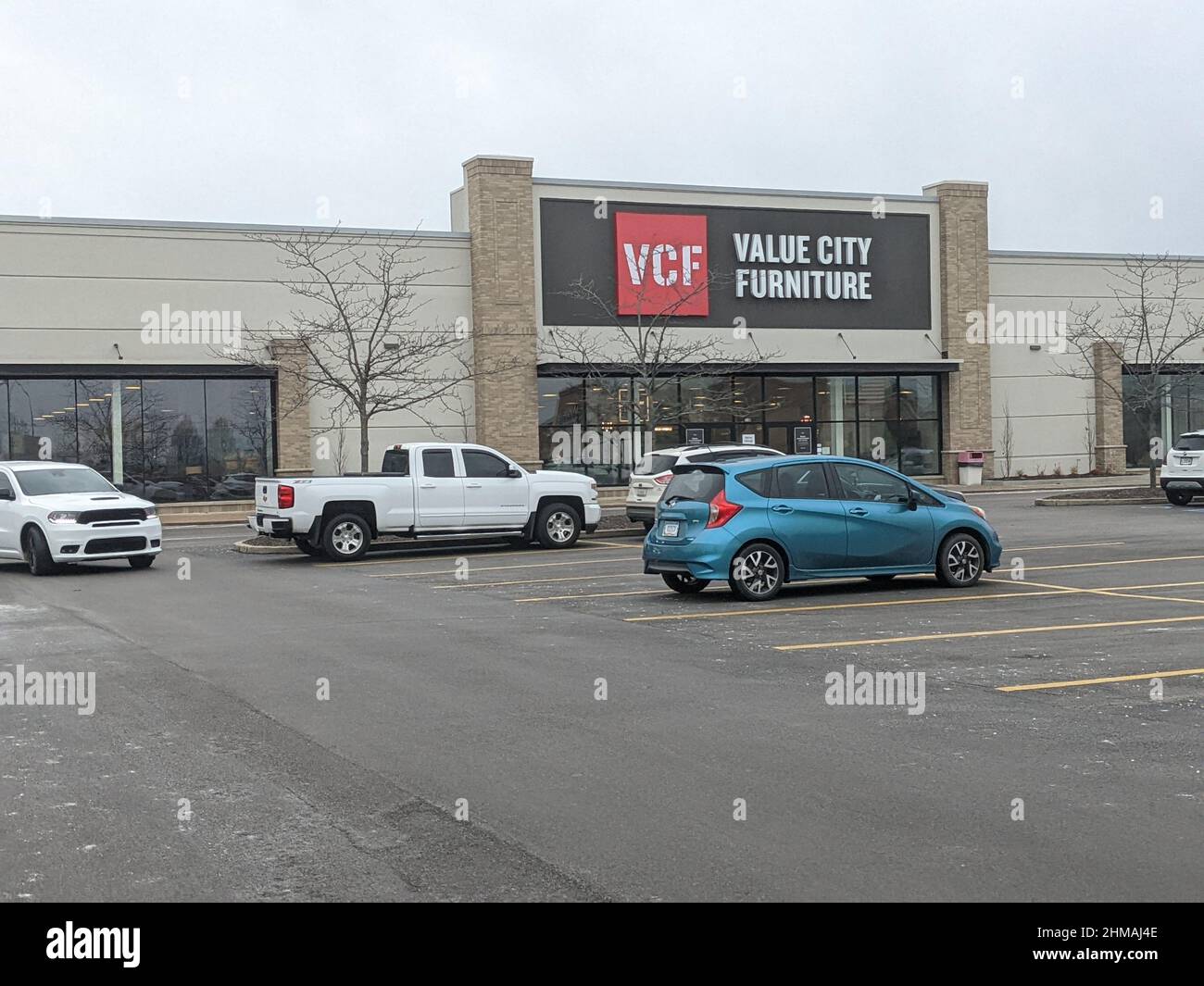 Parking lot of the Value City Furniture shop Stock Photo Alamy