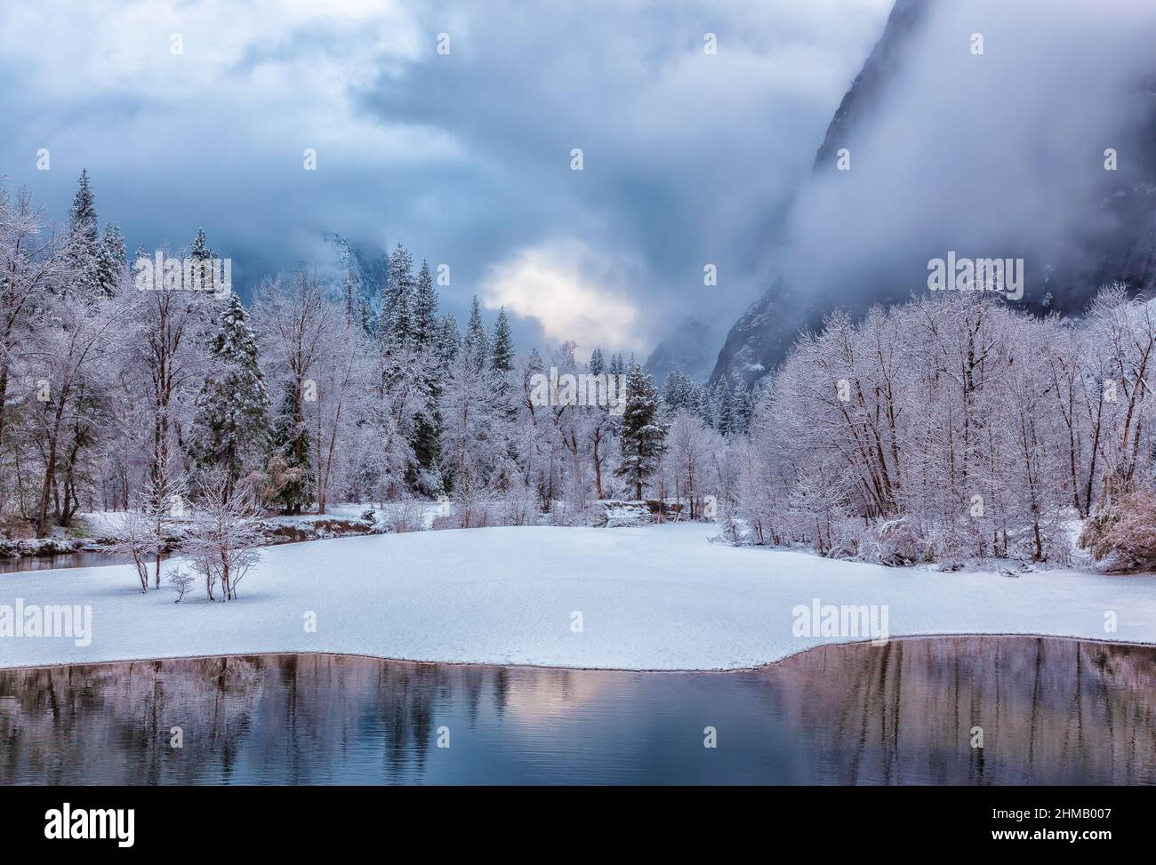 Fresh new snow blanket the landscapes by Merced River after an early winter storm in Yosemite National Park, California, USA. Stock Photo