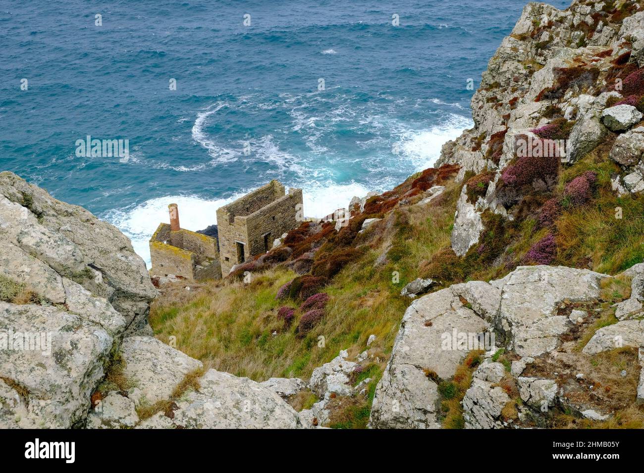 August 2018: Ruins of tin mining Pumping Engine House at Wheal Coates, St Agnes, Cornwall, UK Stock Photo