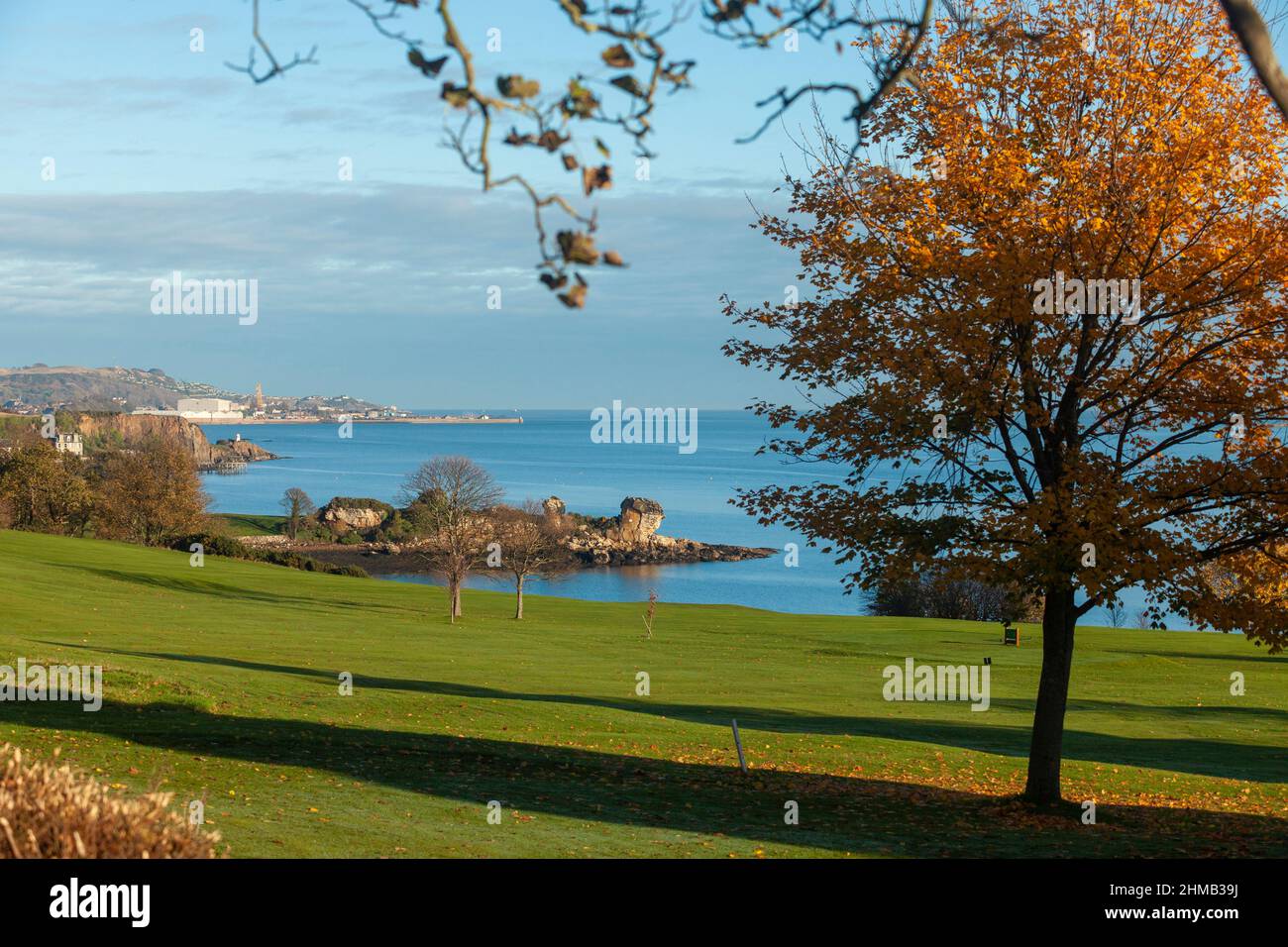 A across Aberdour Golf Club from the Fife Coastal Path towards