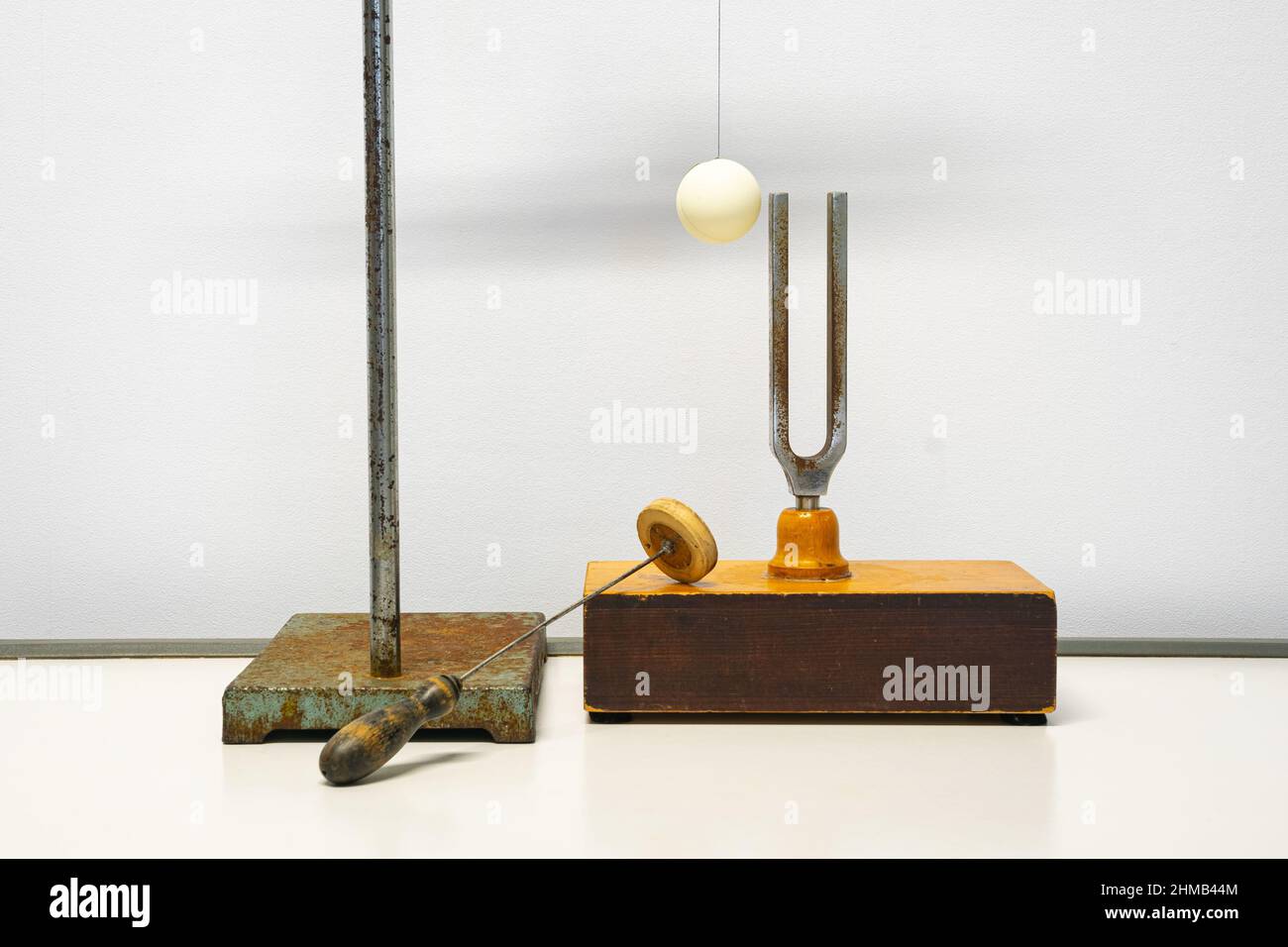 Vibration sound experiment hires stock photography and images Alamy