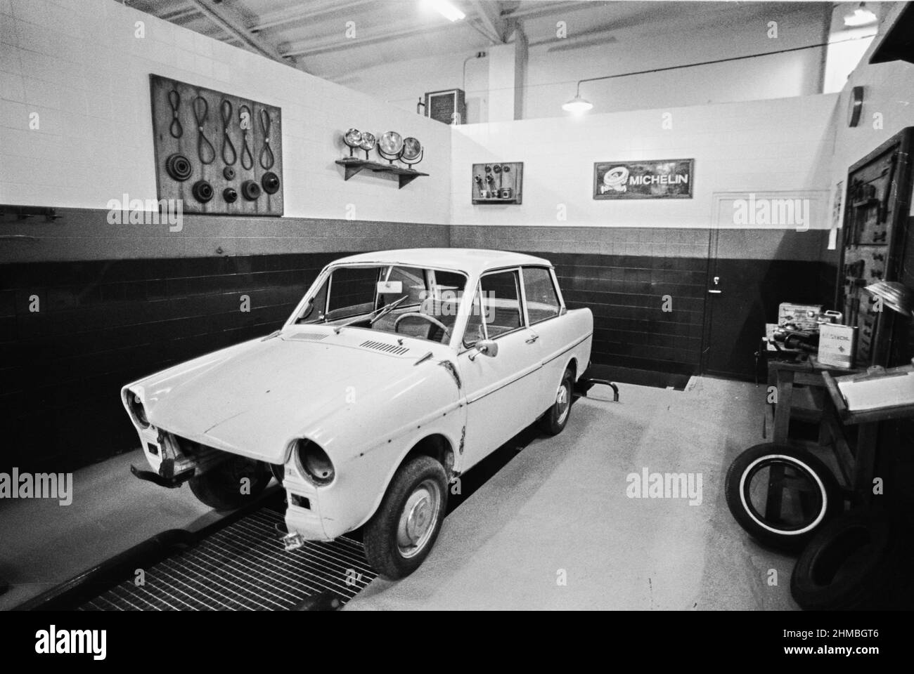 Old mechanical workshop in disuse that has a disassembled DAF 33 Stock Photo