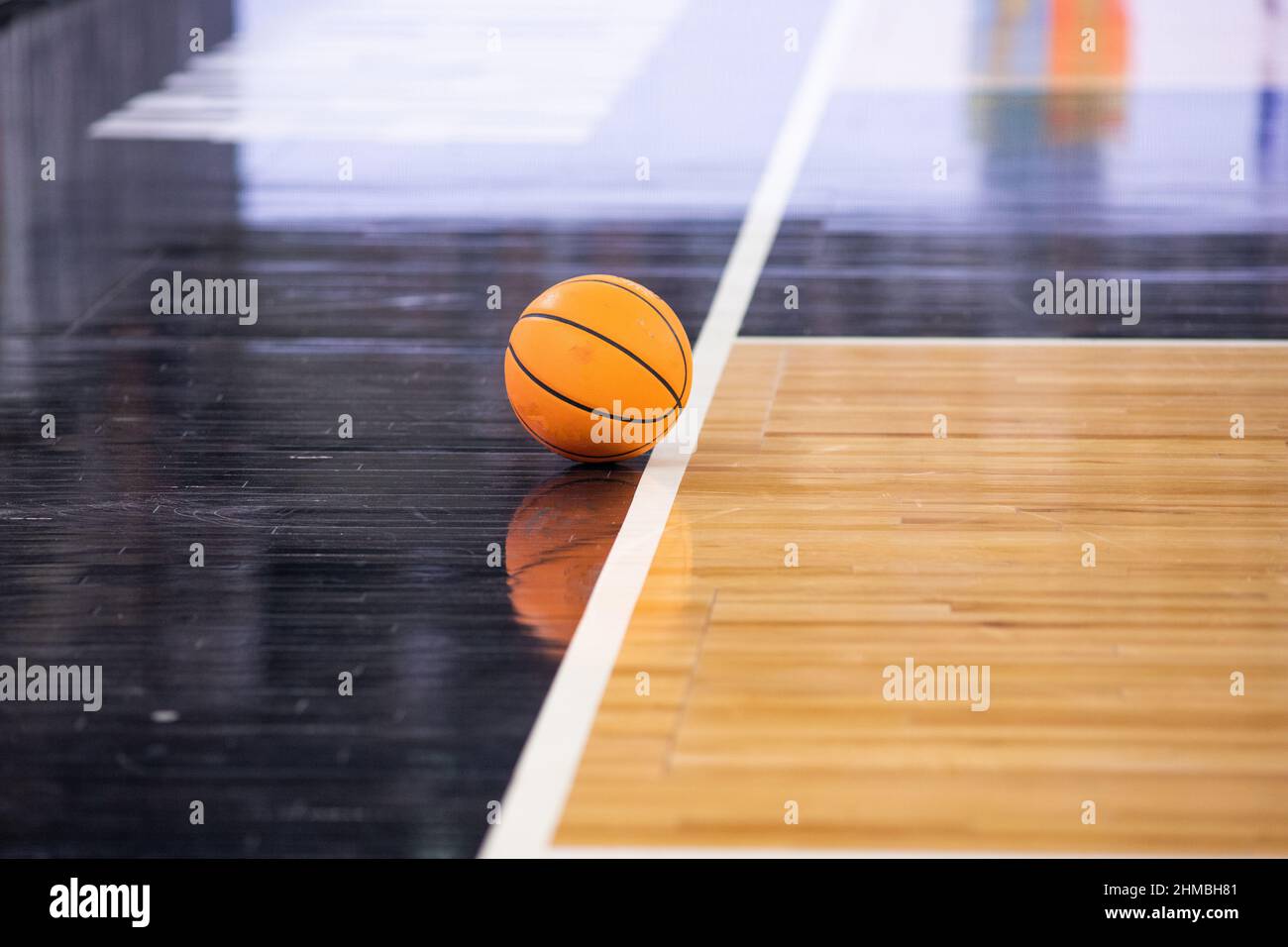 basketball game focus on ball Stock Photo - Alamy