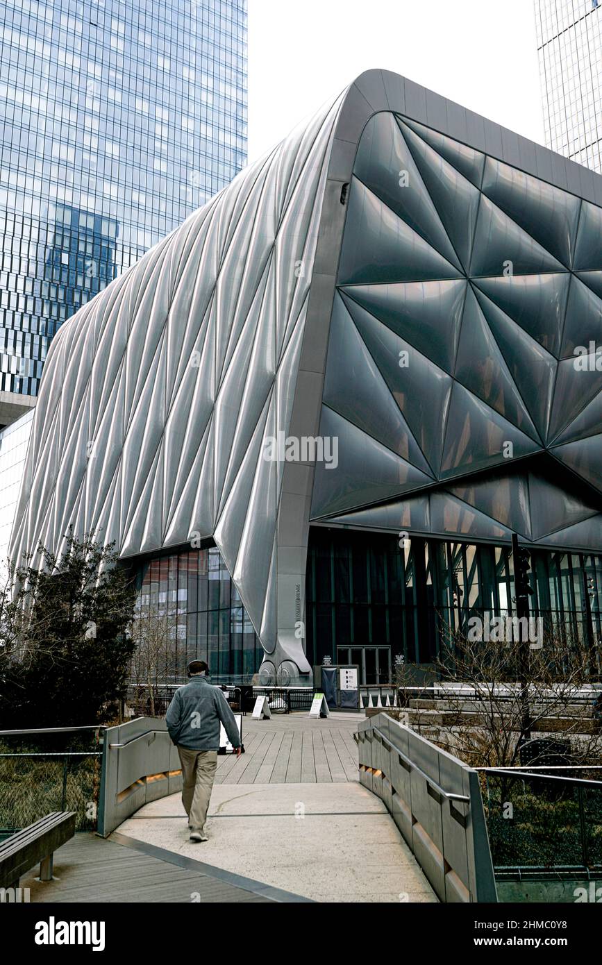 https://c8.alamy.com/comp/2HMC0Y8/the-sheds-bloomberg-building-designed-by-diller-scofidio-renfro-is-an-iconic-space-with-moveable-outershell-for-large-scale-performances-install-2HMC0Y8.jpg