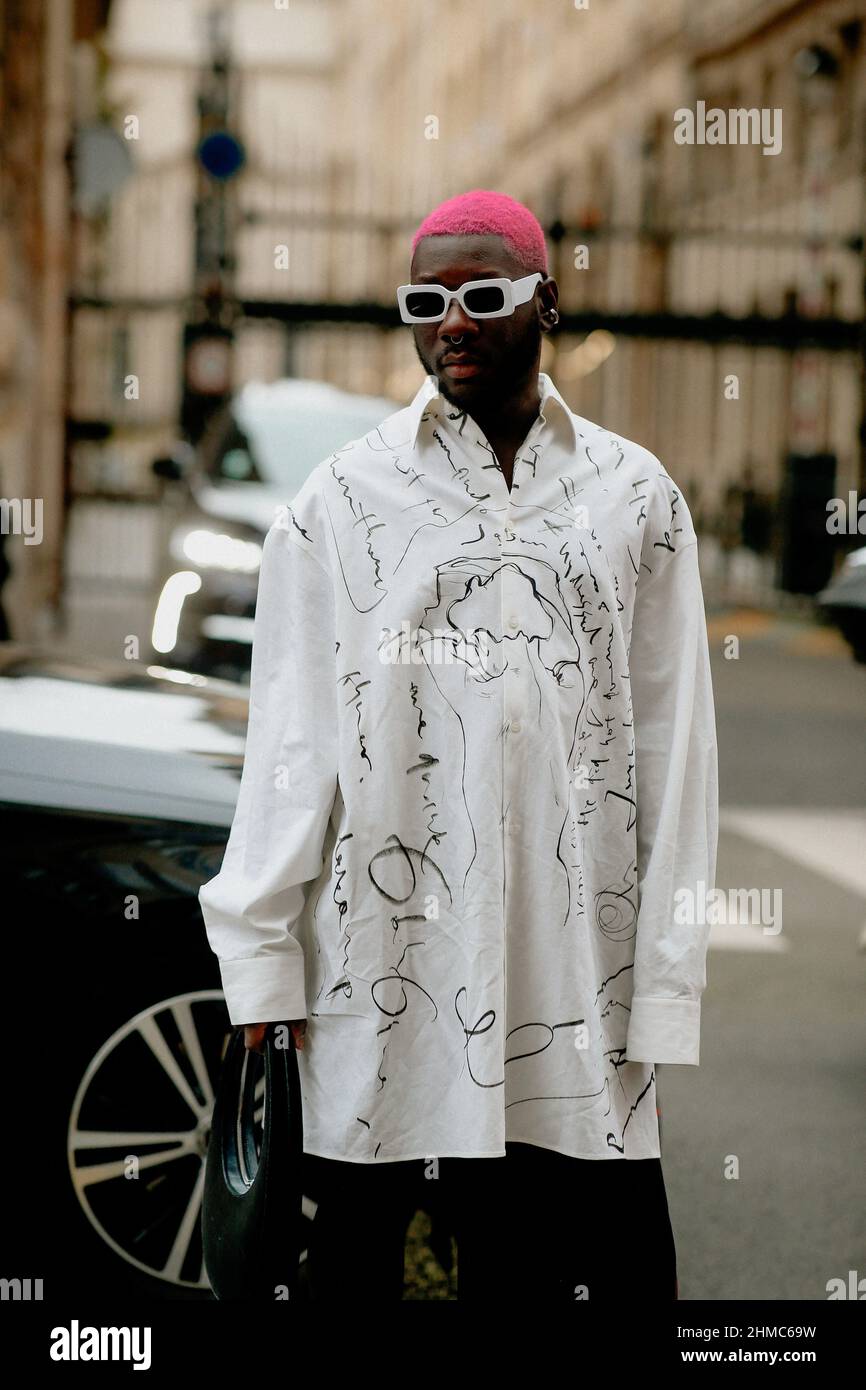 Street style, Louis Pisano arriving at Kenzo Fall-Winter 2022-2023 Menswear  show, held at Galerie Vivienne, Paris, France, on January 23, 2022. Photo  by Marie-Paola Bertrand-Hillion/ABACAPRESS.COM Stock Photo - Alamy