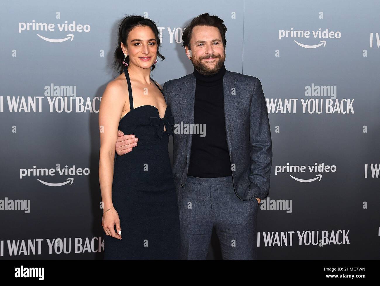 USA. Charlie Day and Jenny Slate in the (C) Prime Video film : I Want  You Back (2022). Plot: Newly dumped thirty-somethings Peter and Emma team  up to sabotage their exes' new