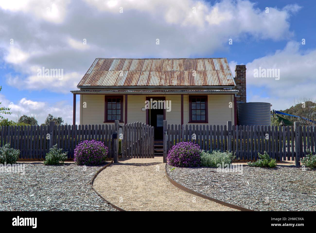 Emmaville Cottage is a prefab cottage believed to date from the 1850's