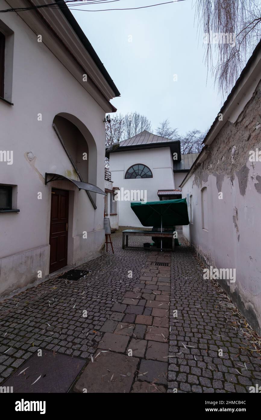 08-12-2021. krakow-poland. The wall of the Rama A synagogue in the Jewish neighborhood of Kazimierz - Krakow, a dark and wintry day Stock Photo