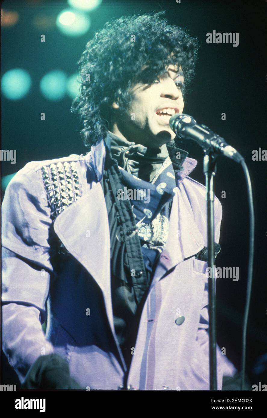 Prince purple rain 1985 hi-res stock photography and images - Alamy