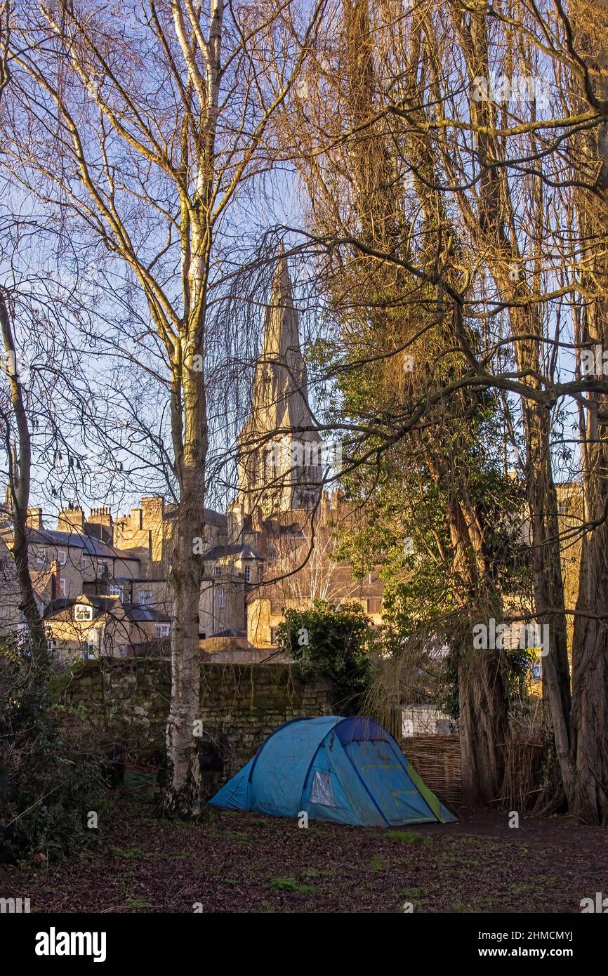 Rough sleeper tent in urban woodland in middle england market town stamford, lincolnshire. Stock Photo
