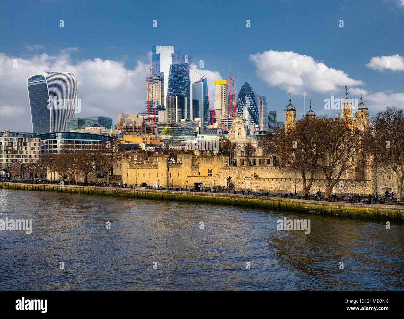 High res 102MP, Tower of London and City of London, Gherkin, Cheesegratter, The Leadenhall Building, Walkie Talkie, 20 Fenchurch Street. 8 Bishopgate. Stock Photo