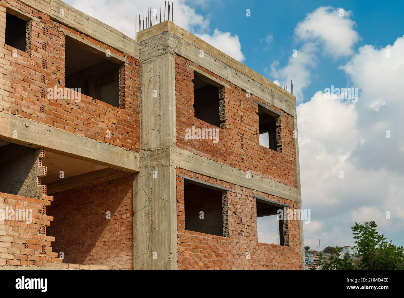 Unfinished luxury apartment building. Economic crisis Stock Photo Alamy