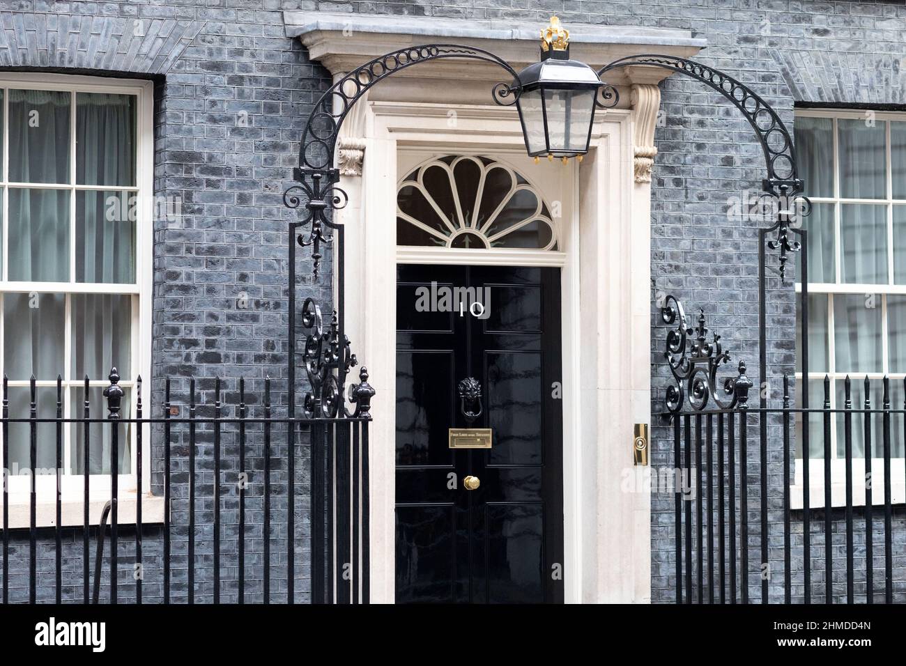Security guard standing outside No. 10 Downing Street. Stock Photo