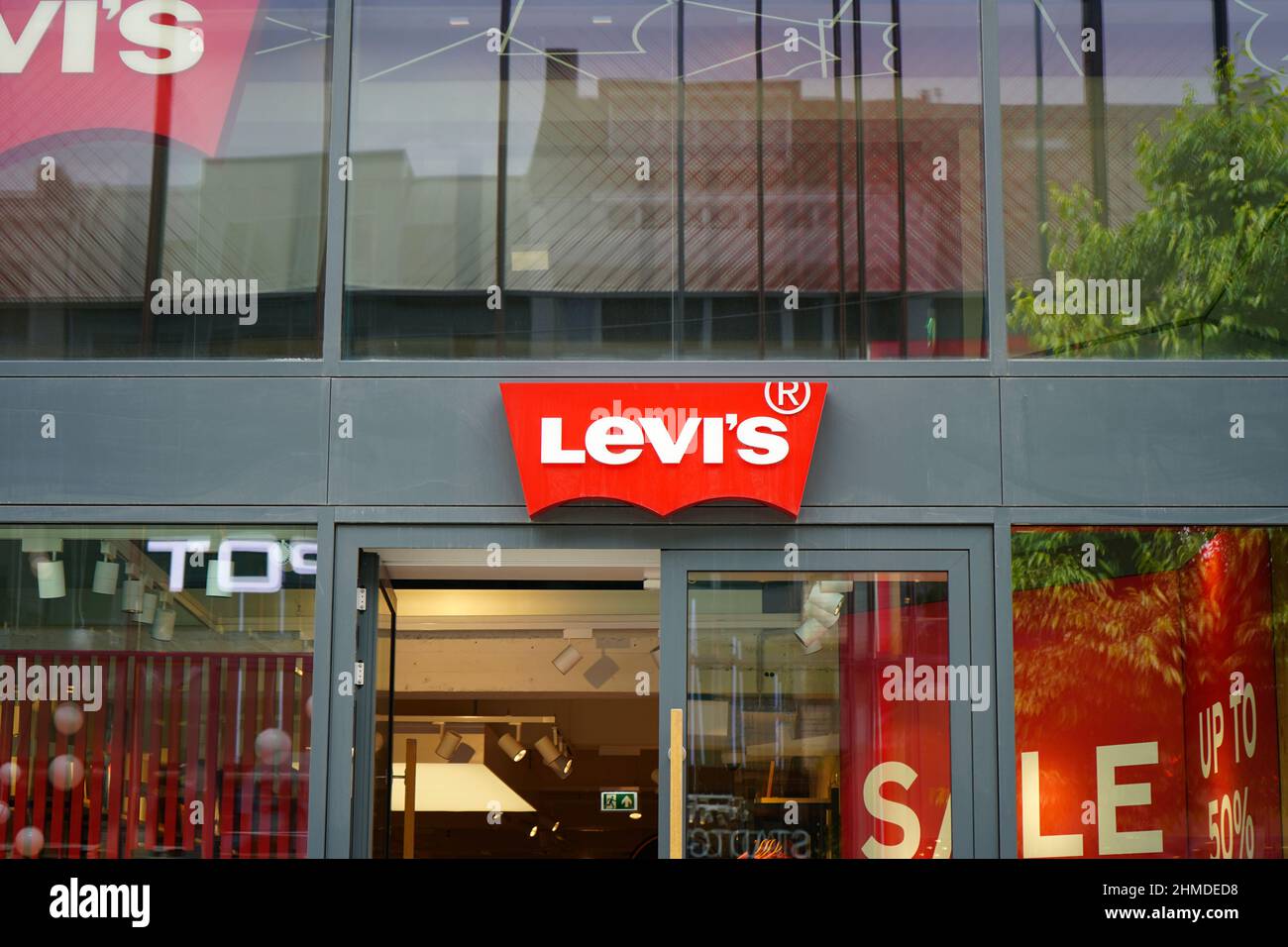 Exterior of a Levi's store on the shopping street Schadowstraße in  Düsseldorf/Germany Stock Photo - Alamy
