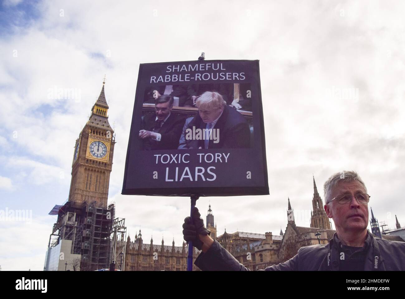 London, UK. 9th February 2022. A protester in Parliament Square holds an anti-Tory placard. Protesters gathered in Westminster as pressure continues to mount on Boris Johnson over the Partygate scandal. Credit: Vuk Valcic / Alamy Live News Stock Photo