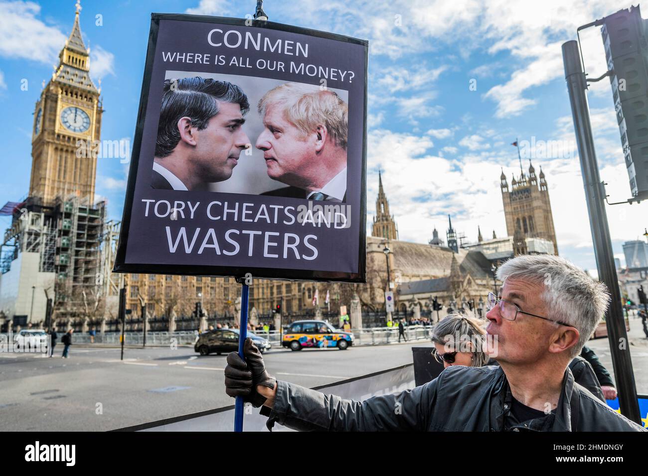 London, UK. 9th Feb, 2022. 'Conmen' - SODEM (Pro EU) protest, led by Steve Bray, now accuse the Prime minister and his party of being 'corrupt' and 'liars' - Protesters in Westminster on the day of PMQ's. Boris Johnsons returns to Prime Minister's Questions (PMQ's) as his troubled times continue. Credit: Guy Bell/Alamy Live News Stock Photo