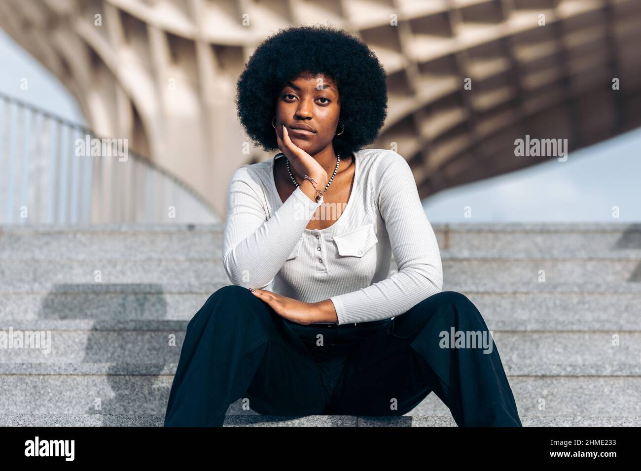 African sitting street hi-res stock photography and images - Alamy