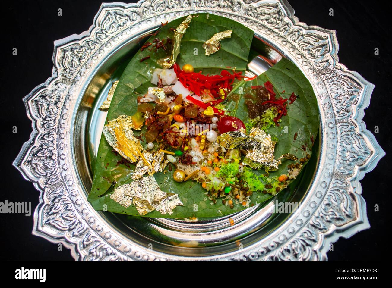 indian sona paan masala on betel leaf top view Stock Photo