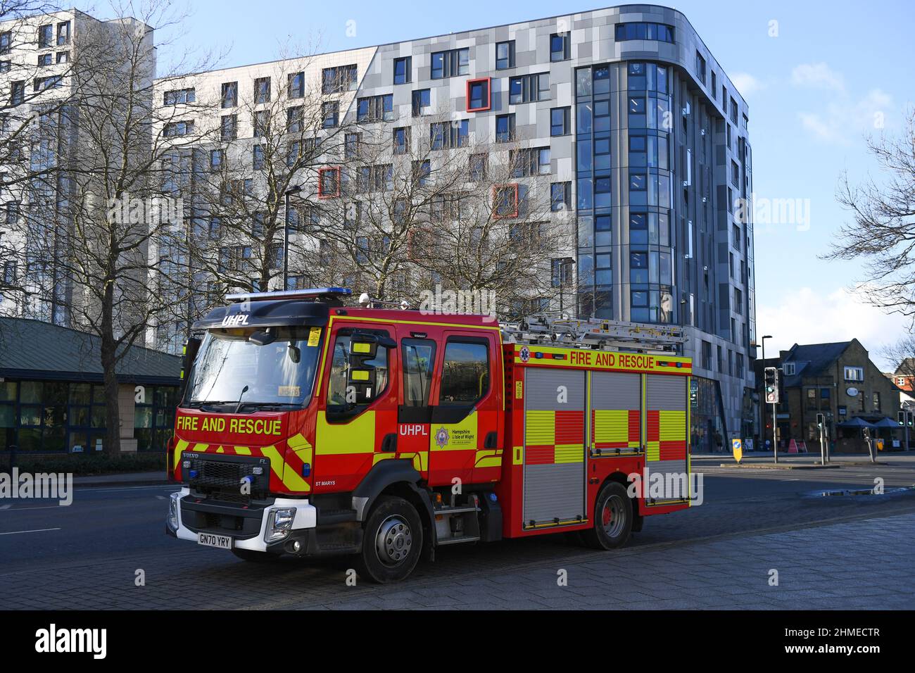 A Hampshire and Isle of Wight fire and rescue truck with the University of Southampton mayflower halls of residence in the background. Stock Photo