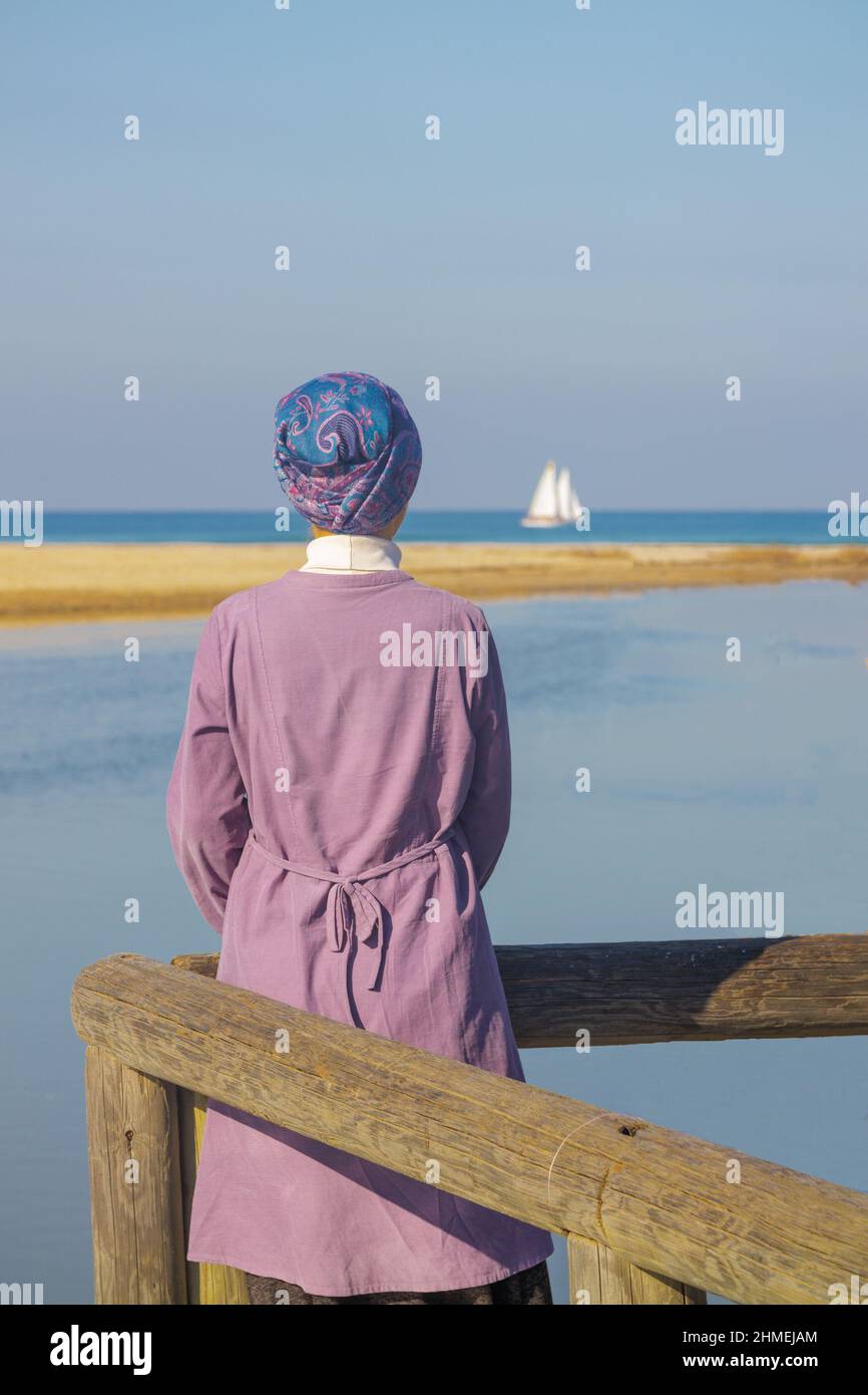 Girl watching waves hi-res stock photography and images - Alamy