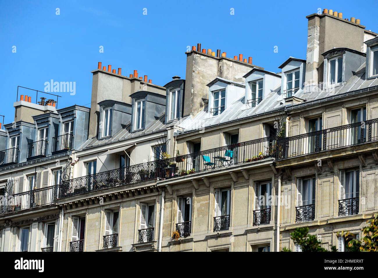Evolution des prix de l'immobilier est a la baisse - Prix du metre carre en diminution  Housing in Paris - evolution of the square meter price of the Stock Photo